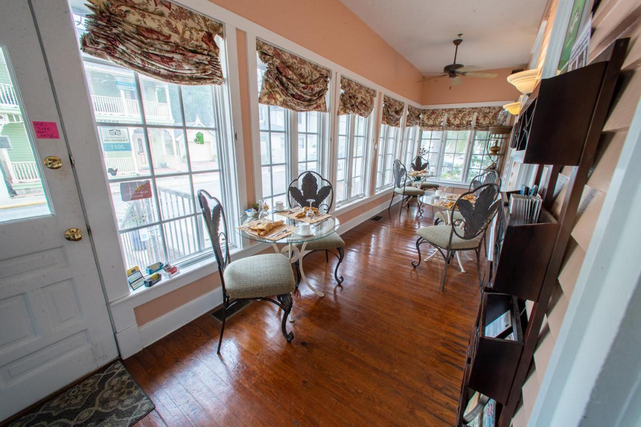 Carriage Way Centennial House - Adult Only- Saint Augustine Bed & Breakfast Екстериор снимка