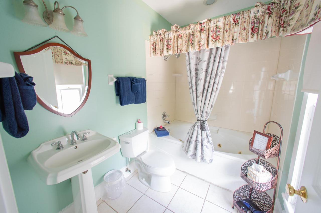 Carriage Way Centennial House - Adult Only- Saint Augustine Bed & Breakfast Екстериор снимка