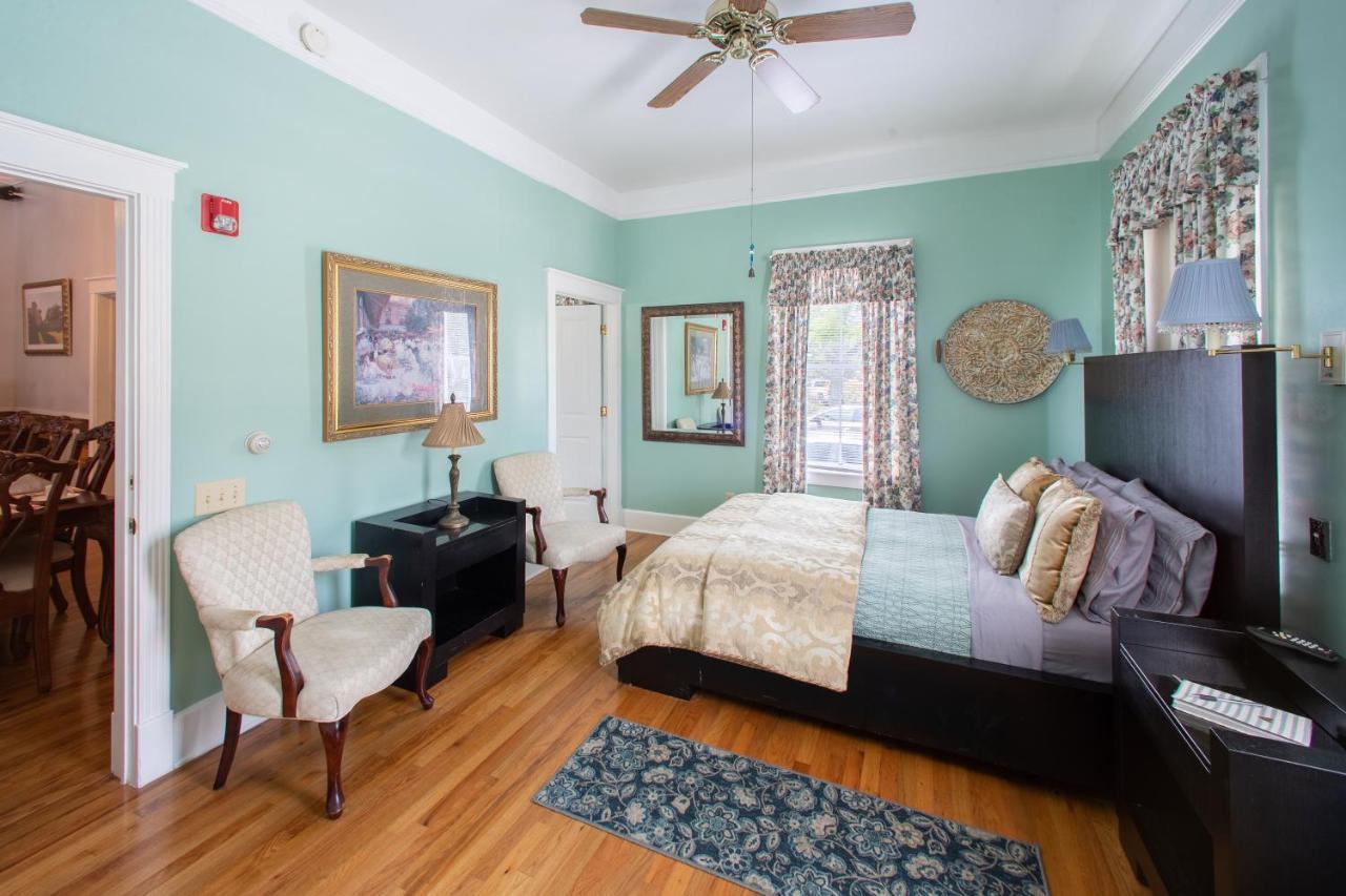 Carriage Way Centennial House - Adult Only- Saint Augustine Bed & Breakfast Екстериор снимка