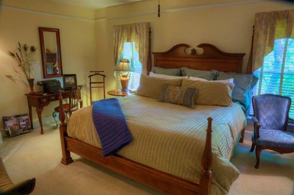 Carriage Way Centennial House - Adult Only- Saint Augustine Bed & Breakfast Екстериор снимка