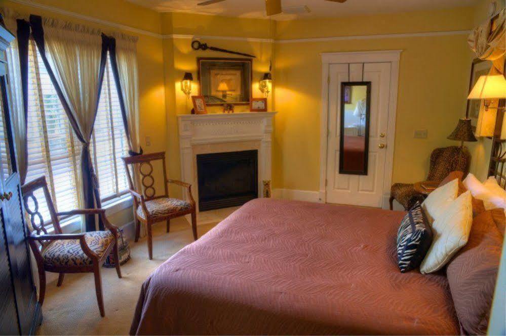 Carriage Way Centennial House - Adult Only- Saint Augustine Bed & Breakfast Екстериор снимка